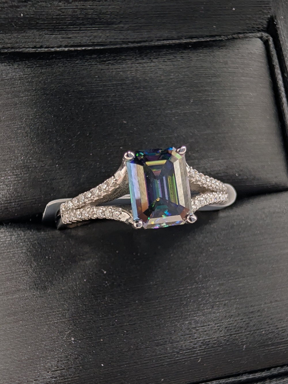 โJoseph The Jeweler 2.18CT Emerald Cut Rainbow Purple Moissanite Ring S925 10